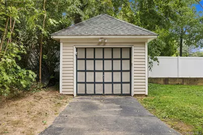 24 Bella Vista Street, Locust Valley, NY 11560 - Photo 29