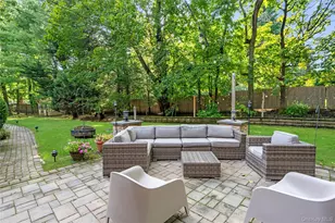 1 W Gate Dr, Huntington, NY 11743 - Photo 29