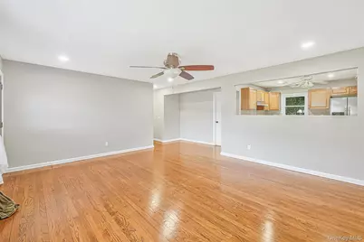 132 Smith Avenue, Holbrook, NY 11741 - Photo 5