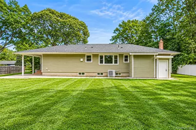 132 Smith Avenue, Holbrook, NY 11741 - Photo 3
