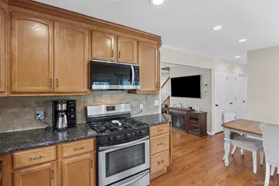 328 1st Avenue, Lindenhurst, NY 11757 - Photo 15
