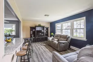 35 Norman Dr, Bohemia, NY 11716 - Photo 5