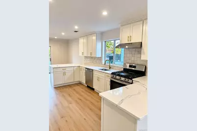 92 Saint Josephs Avenue, New York, NY 10302 - Photo 7