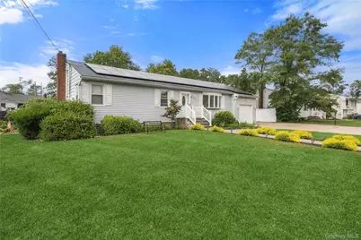 77 Winchester Drive, Lindenhurst, NY 11757 - Photo 3