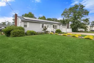 77 Winchester Dr, Lindenhurst, NY 11757 - Photo 3