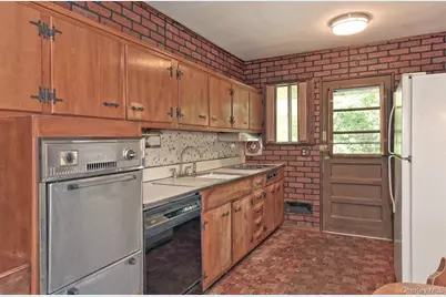 5 Pebble Lane, South Huntington, NY 11746 - Photo 11