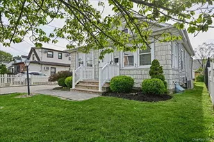 635 S 6th St, Lindenhurst, NY 11757 - Photo 3