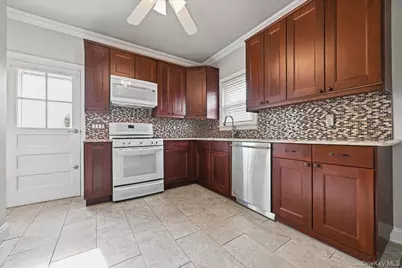 635 S 6th Street, Lindenhurst, NY 11757 - Photo 11