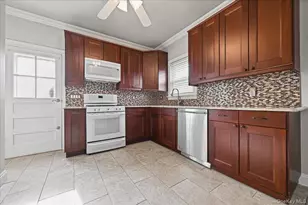 635 S 6th St, Lindenhurst, NY 11757 - Photo 11