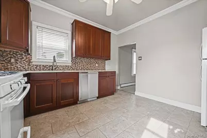 635 S 6th Street, Lindenhurst, NY 11757 - Photo 13
