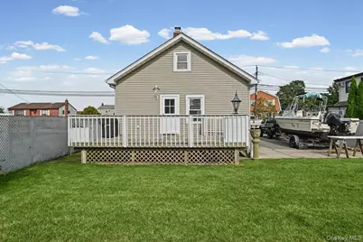 635 S 6th Street, Lindenhurst, NY 11757 - Photo 27