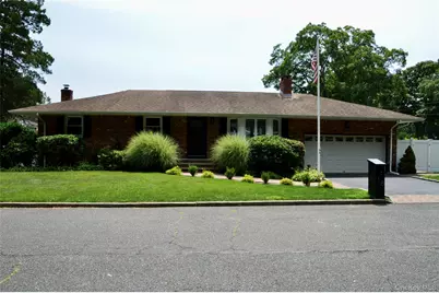 18 Sterling Place, Sayville, NY 11782 - Photo 3