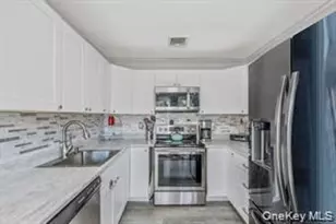 32 Pinetree Dr, Shirley, NY 11967 - Photo 9