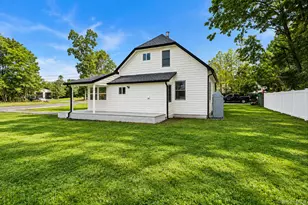 61 Bank St, Center Moriches, NY 11934 - Photo 25