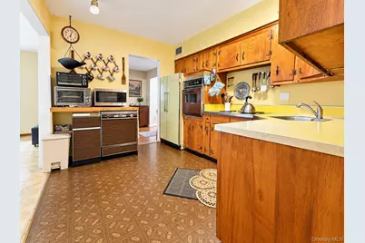 129 Village Line Road, Babylon, NY 11702 - Photo 5