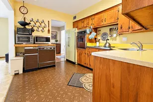 129 Village Line Rd, Babylon, NY 11702 - Photo 5