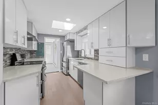 19 Ridge Dr E, Roslyn, NY 11576 - Photo 11