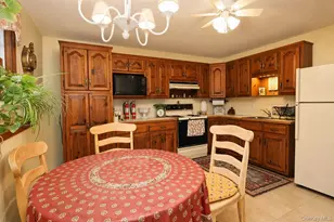 115 Foxwood Dr S, Newburgh, NY 12550 - Photo 23
