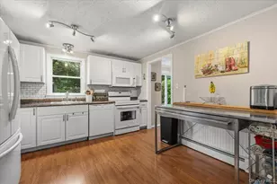 393 Railroad Ave, Manorville, NY 11949 - Photo 13
