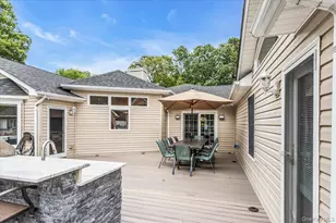 21 Buttonwood Dr, Dix Hills, NY 11746 - Photo 45