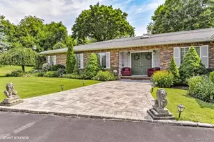 23 Hill House Ln, Glen Head, NY 11545 - Photo 5