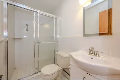 77 W Devonia Avenue, Mount Vernon, NY 10552 - Photo 7