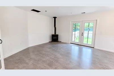 88 Pleasant Avenue, Centereach, NY 11720 - Photo 9