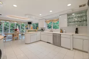 7 Faulkner Ln, Dix Hills, NY 11746 - Photo 17