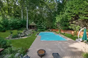 7 Faulkner Ln, Dix Hills, NY 11746 - Photo 37