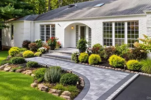 7 Faulkner Ln, Dix Hills, NY 11746 - Photo 3