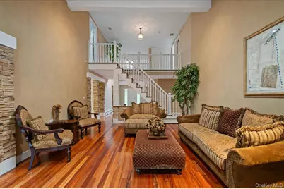 7 Faulkner Lane, Dix Hills, NY 11746 - Photo 11