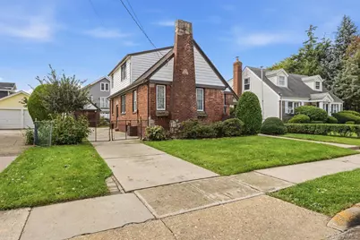 135 Fairfield Avenue, Mineola, NY 11501 - Photo 19