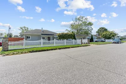 27 Croydon Road, Amityville, NY 11701 - Photo 3