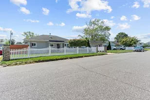 27 Croydon Rd, Amityville, NY 11701 - Photo 3