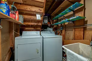 15 Earl Pl, Amityville, NY 11701 - Photo 21