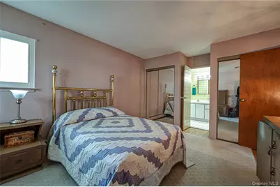 15 Earl Place, Amityville, NY 11701 - Photo 11