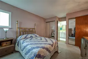 15 Earl Pl, Amityville, NY 11701 - Photo 11