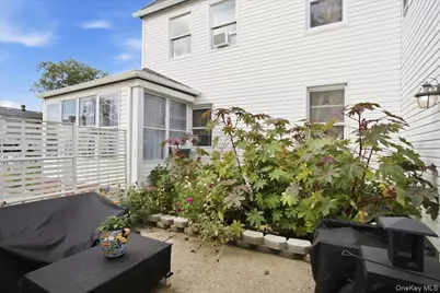 63 E Neck Court, West Babylon, NY 11704 - Photo 3