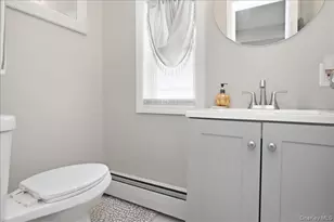 63 E Neck Ct, West Babylon, NY 11704 - Photo 19