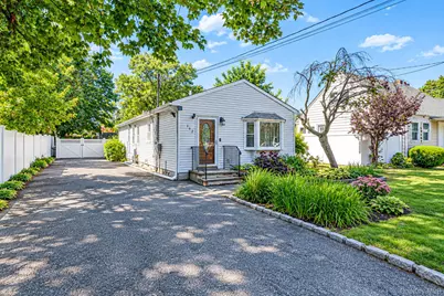 182 Commack Road, Deer Park, NY 11729 - Photo 7