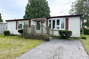 5 Holly Dr, Manorville, NY 11949 - Photo 3
