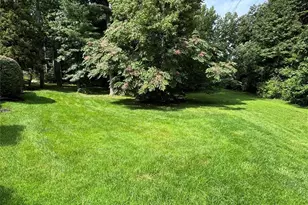20 Tiffany Cir, Manhasset, NY 11030 - Photo 3