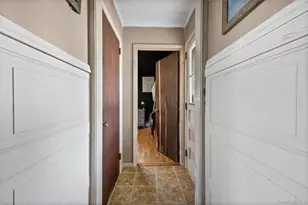 373 Oak St, Patchogue, NY 11772 - Photo 15