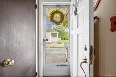 373 Oak Street, Patchogue, NY 11772 - Photo 5