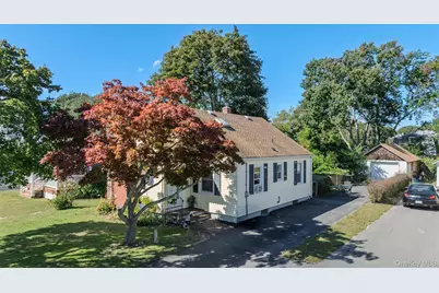 373 Oak Street, Patchogue, NY 11772 - Photo 3