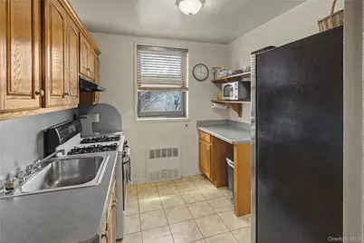 139-15 83rd Ave Ave #703, Briarwood, NY 11435 - Photo 7