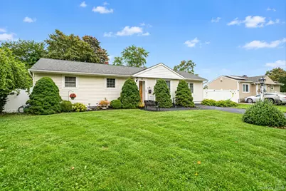 2909 Connecticut Avenue, Medford, NY 11763 - Photo 3