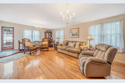 2909 Connecticut Avenue, Medford, NY 11763 - Photo 9