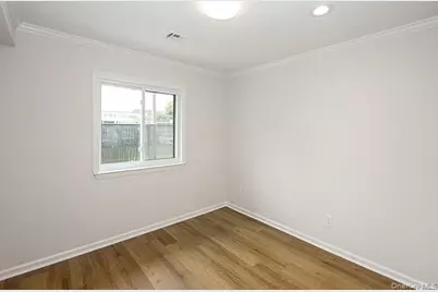 43 Cambridge Drive W, Copiague, NY 11726 - Photo 21
