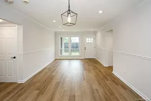 43 Cambridge Dr W, Copiague, NY 11726 - Photo 9